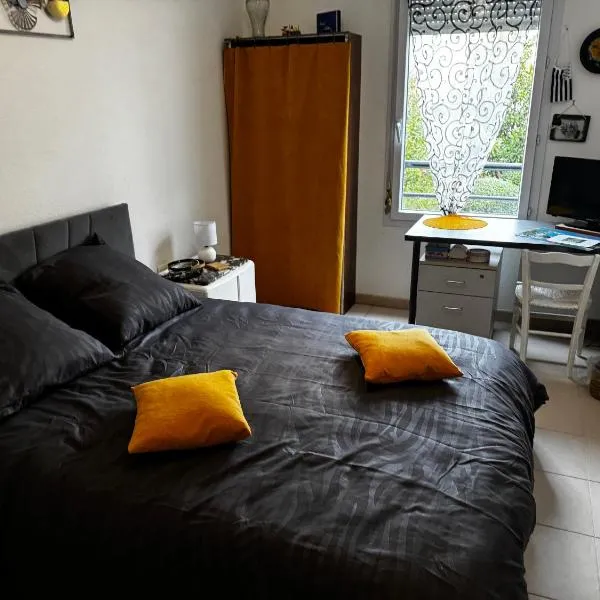 Chambre chez habitant résidence piscine, hotel di Carpentras