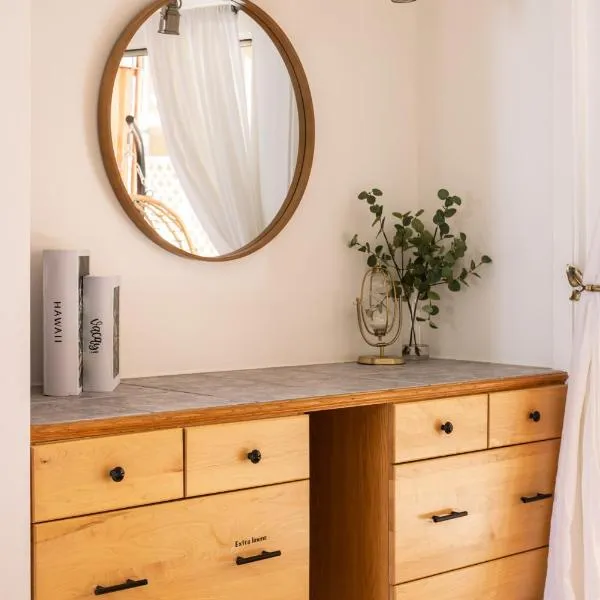 Waikiki Escape King Bed Pool Walk to Beach, hotel em Honolulu