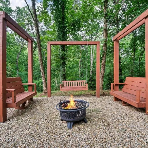 Romantic Hideaway | Hot Tub & Theater Room, hotel v destinácii Pigeon Forge