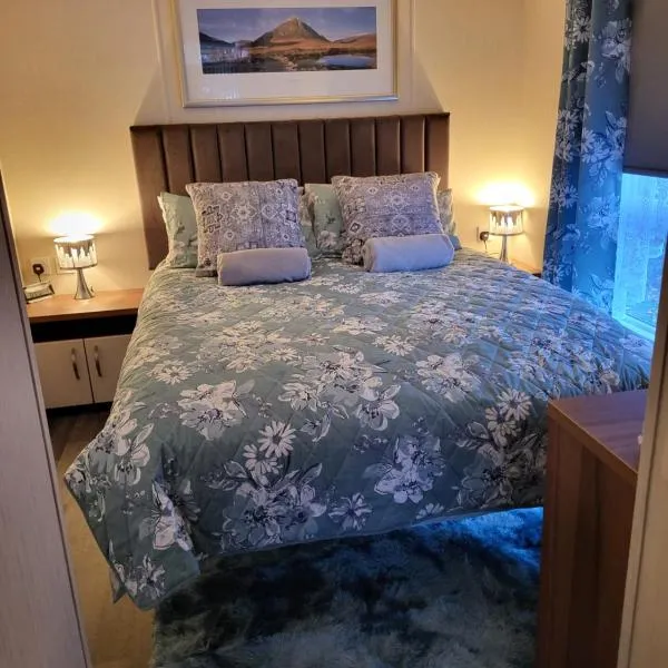Elegant 2 Bedroom En-Suite Caravan with Bathtub near Edinburgh Seton Sands Holiday Village, готель у місті Port Seton