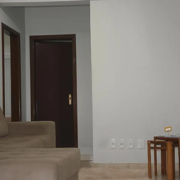 Dois quartos Cozinha completa Wi Fi Self check in com senha Central e perto de tudo a 4,4Km da Rodoviária e 15,4Km do Aeroporto Apartamento 101, хотел в Витория да Конкиста