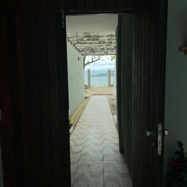 Linda casa frente mar- praia de Porto Belo - Foto 3