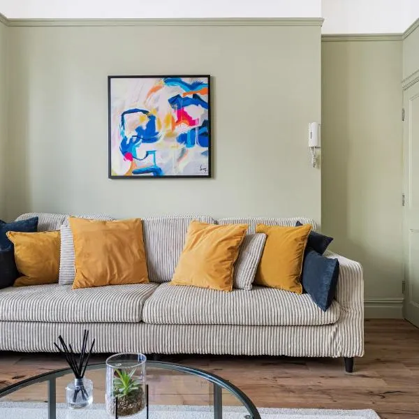 Athera - Queens Park Kensal Rise Stylish Two Bedroom apartment wt Terrace, hotell i London