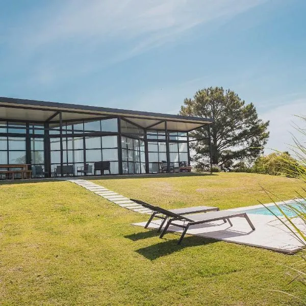 La Casa de Cristal by Puerto Dijama, hotel in Carmelo