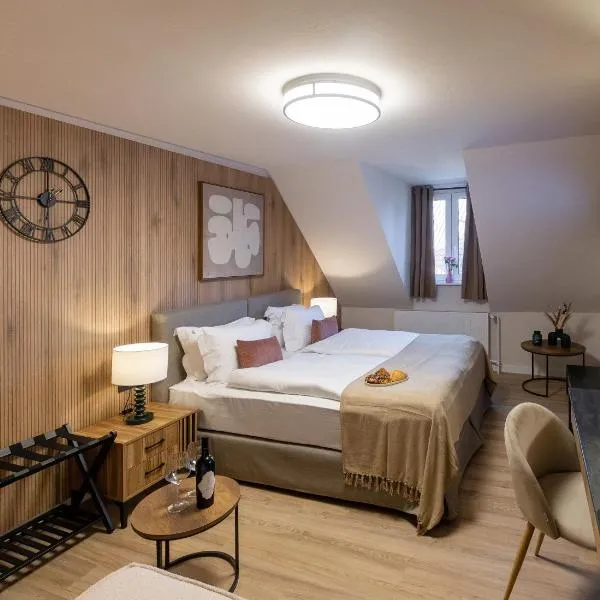 Gästehaus zum roten Hahn，位于吕讷堡的酒店