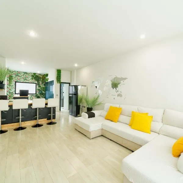 Kosta Homes - Duplex Apartment Near The Beach โรงแรมในตอร์เรโมลิโนส