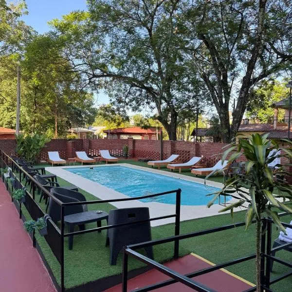 Terra Iguazú Suites, hotel in Puerto Iguazú