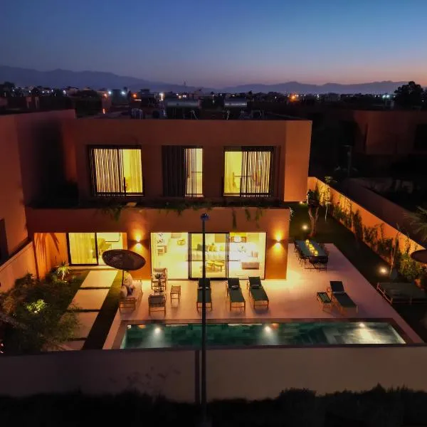 Villa Marleanis 5 suites 300m2 piscine chauffée privative 11m de long résidence avec gardien, Hotel in Marrakesch