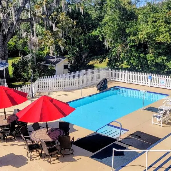 Shamrock Thistle & Crown B&B, hotel en Weirsdale