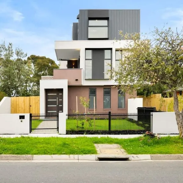 Amazing Modern Townhouse at Heart of Mount Waverley, מלון בMount Waverley