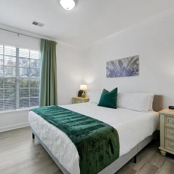 Awesome Mediterranean Resort! 15 minutes to Disney, hotel v destinaci Kissimmee