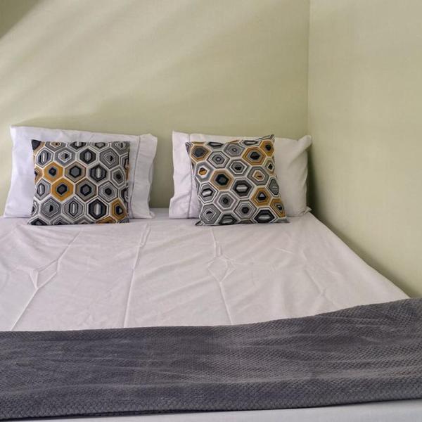 Studio Completo na Lapa com Varanda, Cama King, Wi-Fi, Ar, Cozinha Equipada e Localização Imbatível no Centro do Rio - Foto 5