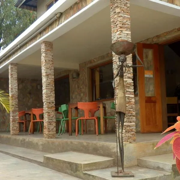 Dutchess Hotel and Restaurant, hotel in Lake Nyabikere