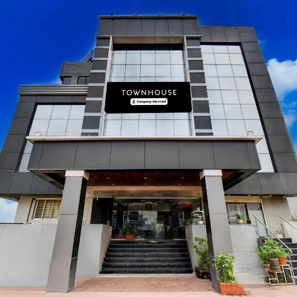 Super Townhouse Chakan MIDC Pune Formerly Renuka Executive – hotel w mieście Chākan