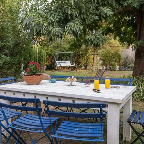 Orhan Havaya、シアー・ヤーチャブのホテル