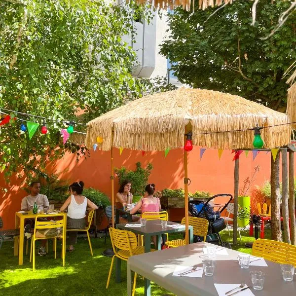 The People - Tours, Hotel in Tours