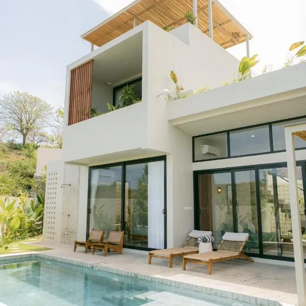 Nusa & Flux Villa - Green Hills & Ocean Views, hotel in Kuta Lombok