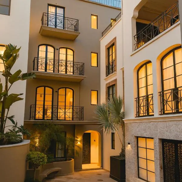 Luxury Condos I Parroquia View & Rooftop Jacuzzi I Paseo del Centro Condominio Boutique, hotel in San Miguel de Allende