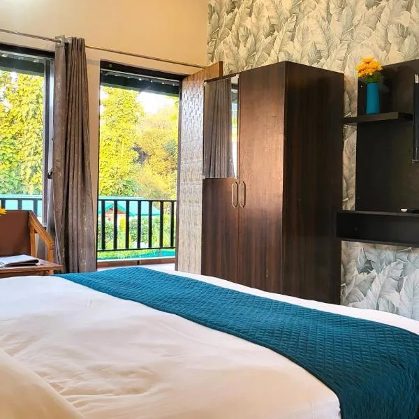 Corbett Nature Walk - Forest View Swimming Pool, hotel in Rāmnagar