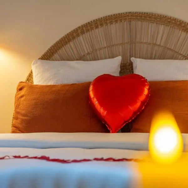 La Cadurcienne "Love room" jacuzzi & pièce secrète Cahors centre historique, ξενοδοχείο σε Cahors