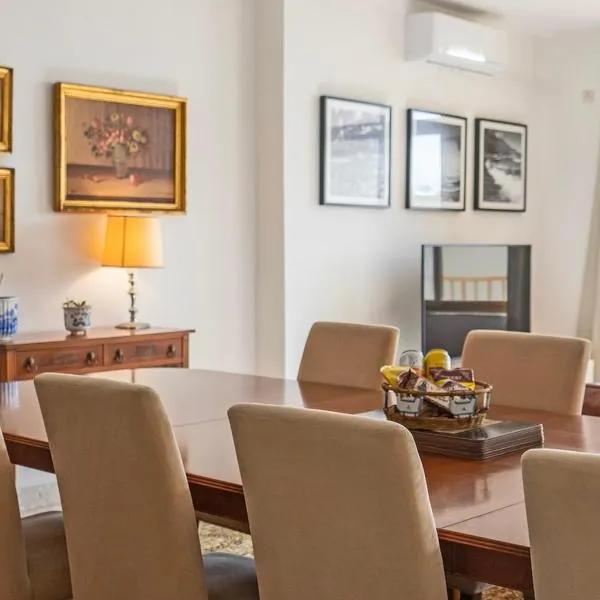 Spacious 3-Bedroom Apartment with Balconies-Central Sliema โรงแรมในสลีมา