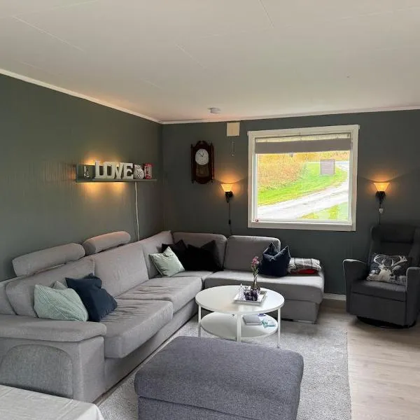 Myrvoll trails og view: Lakselvbukt şehrinde bir otel