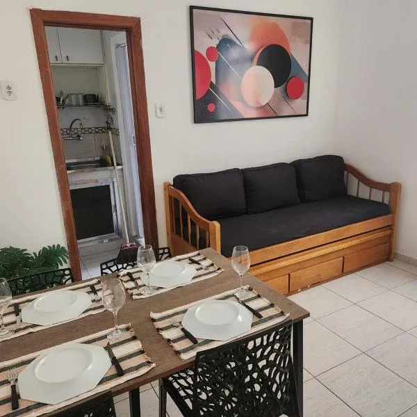 Sala e quarto a 1 quadra da praia de Copacabana, hotel in Rio de Janeiro