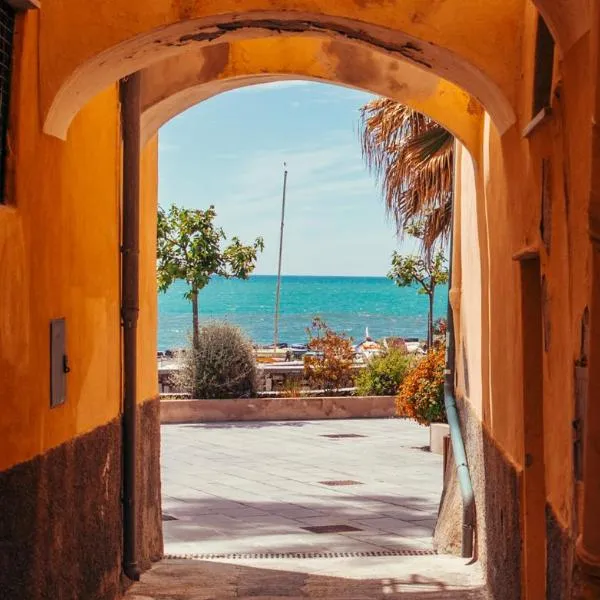 Almarea Beach - Essenza del mare, calore di casa, hótel í Imperia