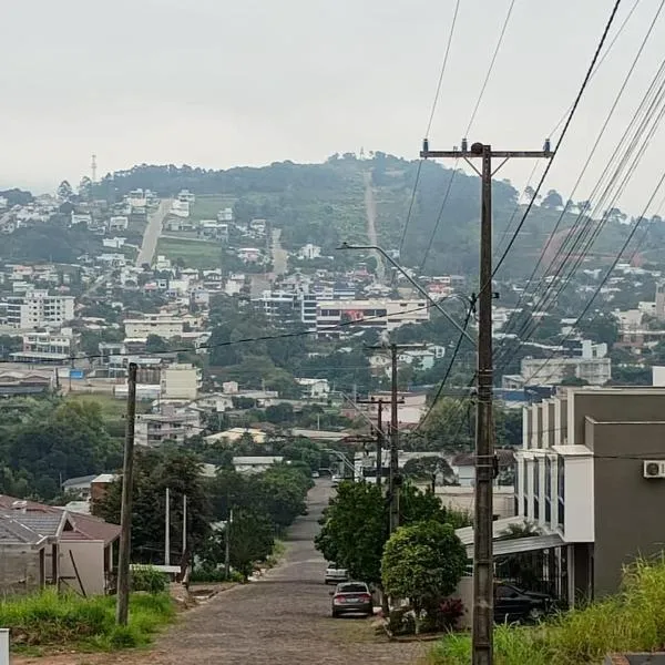 Casa com visto para o Cristo e cidade, отель в городе Encantado