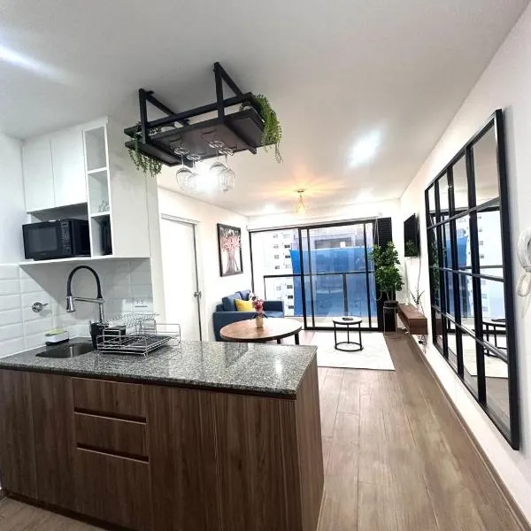 moderno departamento con vista al mar en miraflores, hotel a Lima