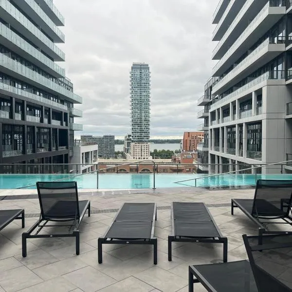 Downtown Luxury Condo Gym & Parking, hotel Torontóban