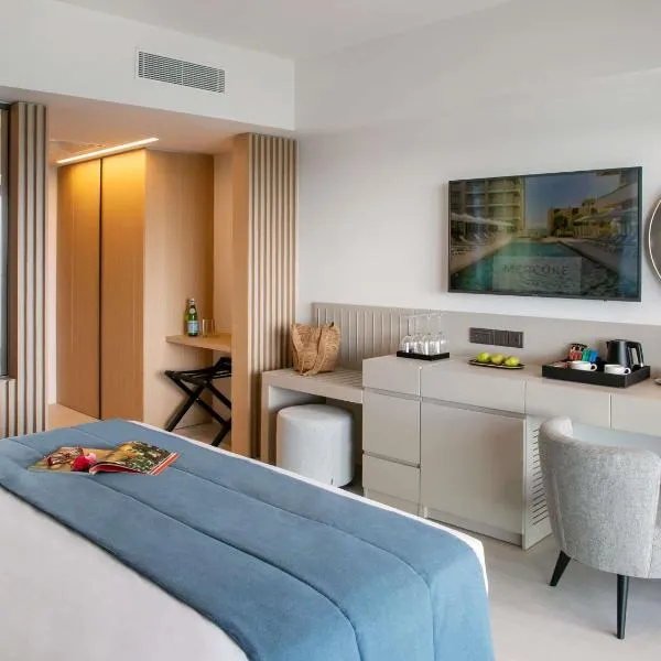 Mercure Larnaca Beach Resort, hotel in Larnaka