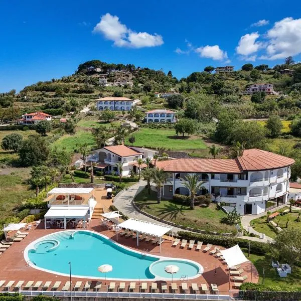 LUZIA AGRIRESORT - Piscina Idromassaggio con Vista Mare Aperta fino alle ore 23-00, ξενοδοχείο σε Capo Vaticano