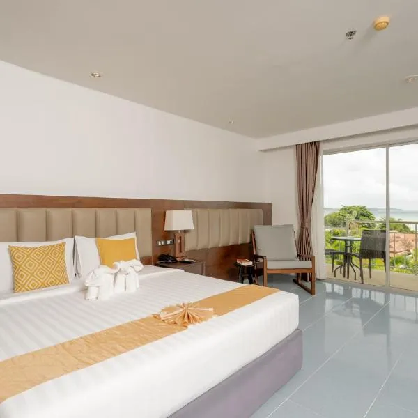 Blue Beach Grand Resort And Spa, hotel in Rawai Beach