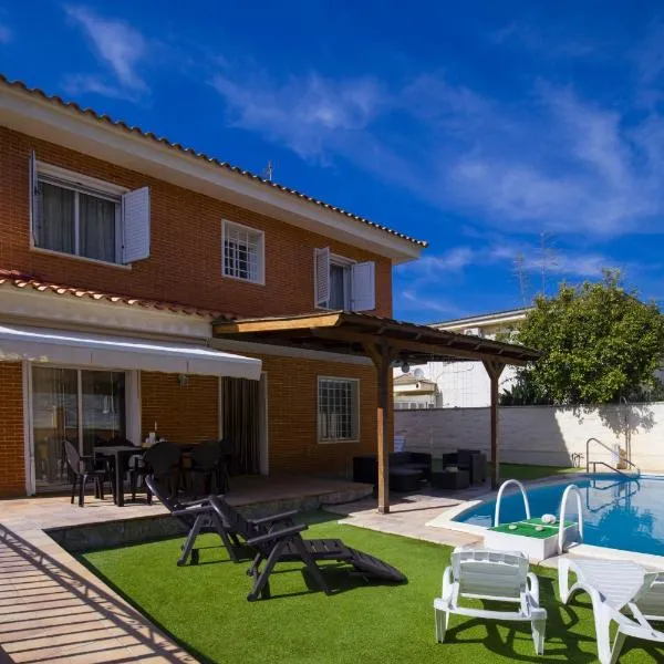 PLUMA VILLA - Only Families, hotel u gradu Salou