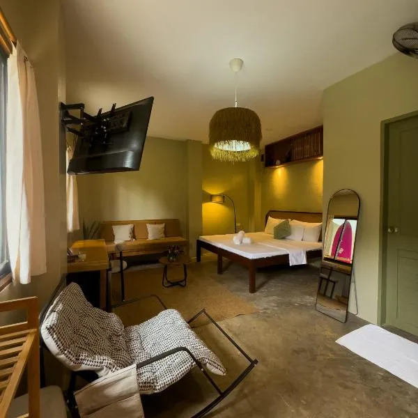 Spacious Studio for 2 Garden Room 2 - 5 min to Surf, hotel di General Luna