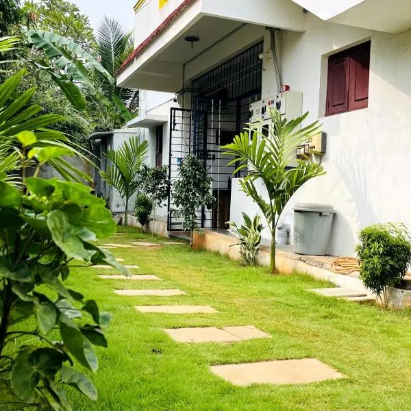 Le Beach Villa, Luxurious Stay Opposite Auroville Beach, ECR Road, hotel a Kuilapayam