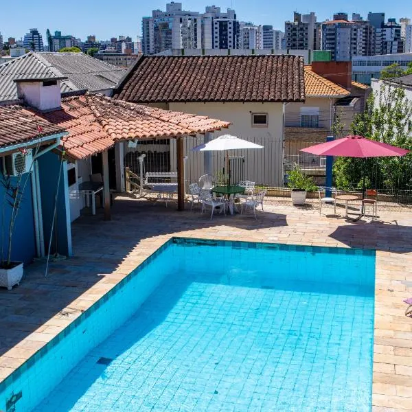 hostel Rep MADAGASCAR，位于弗洛里亚诺波利斯的酒店