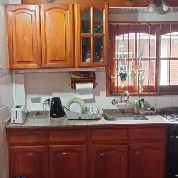 CASA 5 PERS-500 mts PLAYA EXCELENTE UBICACION RESIDENCIAL, готель у місті Санта-Клара-дель-Мар