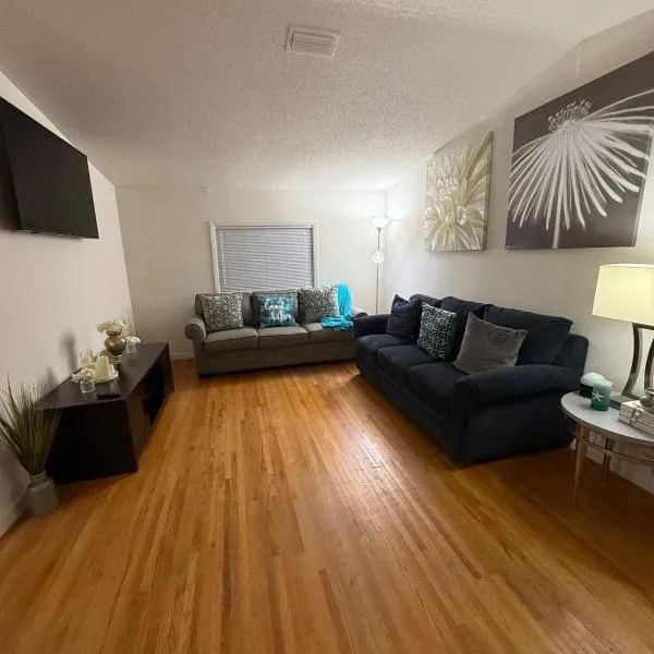 Cozy Quiet Near Downtown DeLand- Daytona Beach: De Land şehrinde bir otel