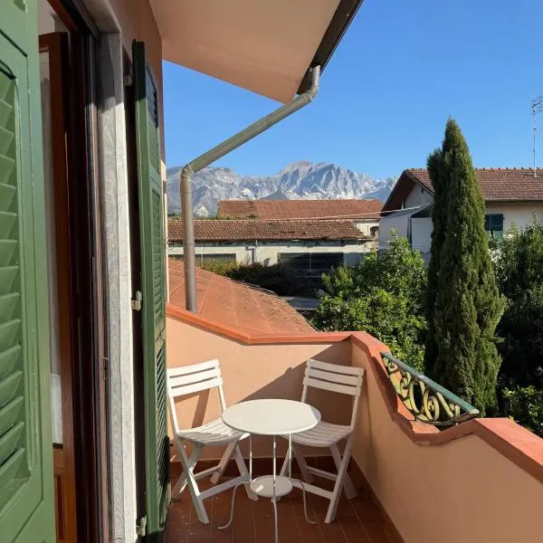 Joe's apartments, отель в Карраре