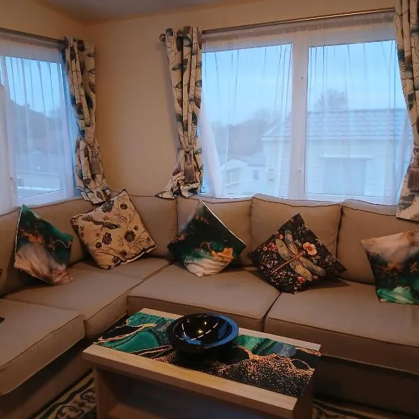 Warm and Cosy, Torbay Waterside Holiday Home，位于佩恩顿的酒店