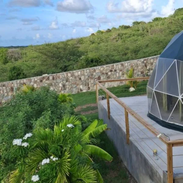 Romantic Dome Escape in Saint-Martin by CoconutGardenSxm, hotel in Saint Martin