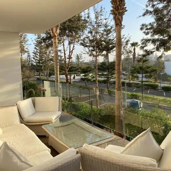 Pearl Of Eden Island, מלון בבוזניקה