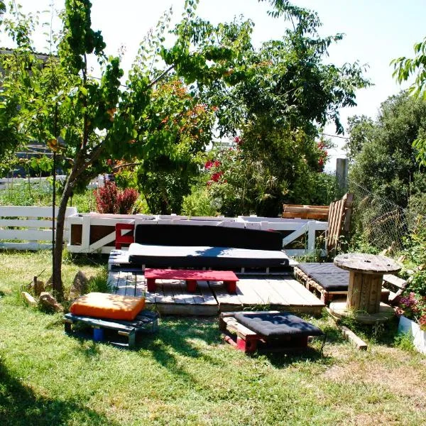 Tantaka - Albergue Los Meleses, hotel in Salinas de Hoz