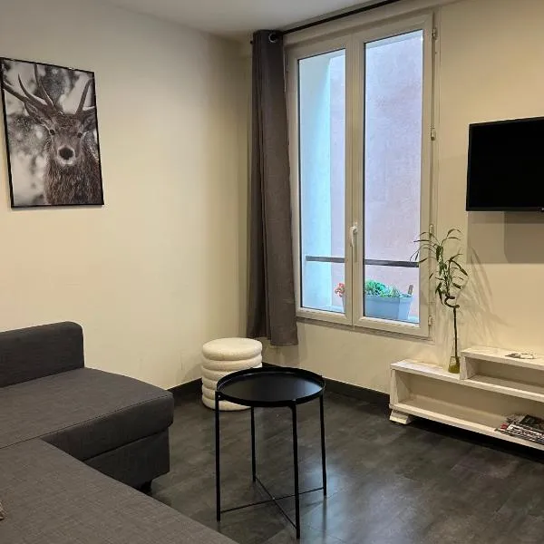 2 Pièces La Tour, hotel v destinaci Saint-Étienne-de-Tinée