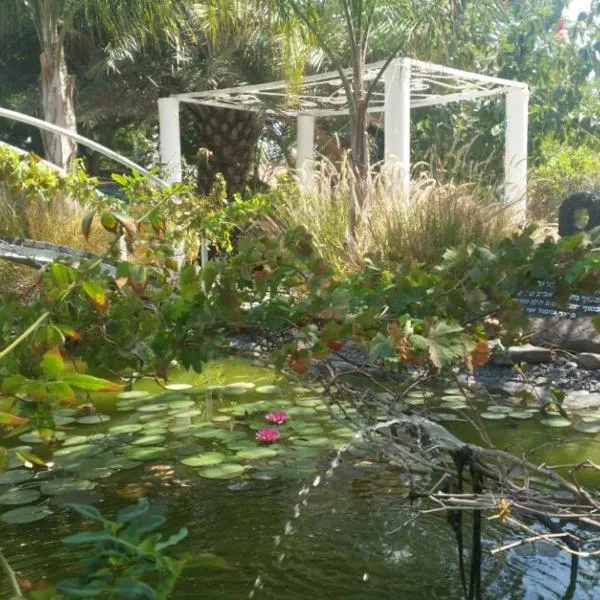 Kmo Yam In The Love Garden, hotell i Kinneret