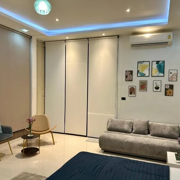 Ellie House Phuket Old Town, hotel in Ban Rangeng