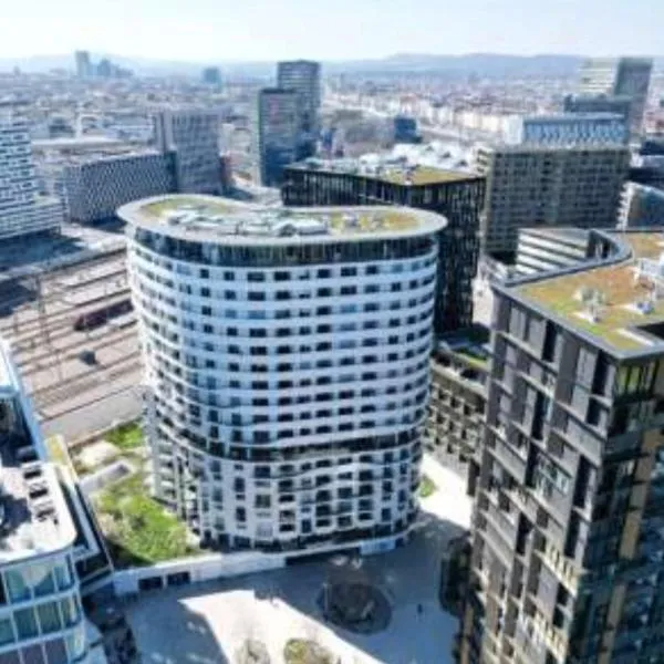 Am Hauptbahnhof 17 Stock Panorama, hotelli Wienissä