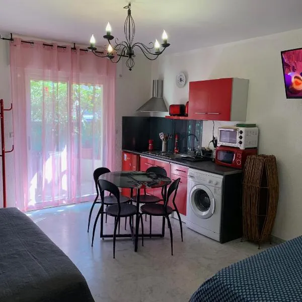 Studio NICE near the sea: Nice'de bir otel